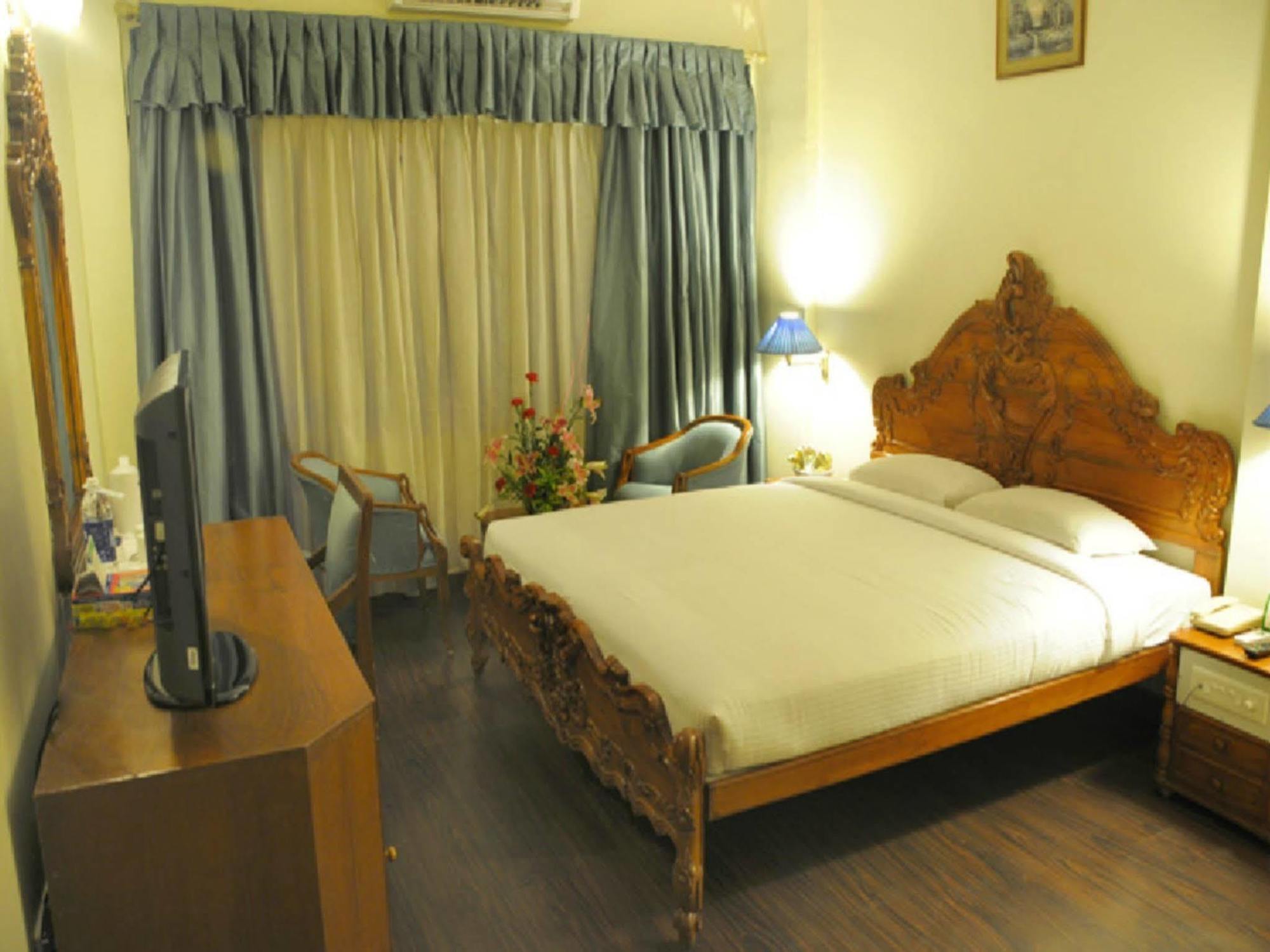 นลปัท โฮเทล บังกาลอร์ อินเตอร์เนชั่นแนล - บริหารงานโดยโอลีฟ Hotel ภายนอก รูปภาพ