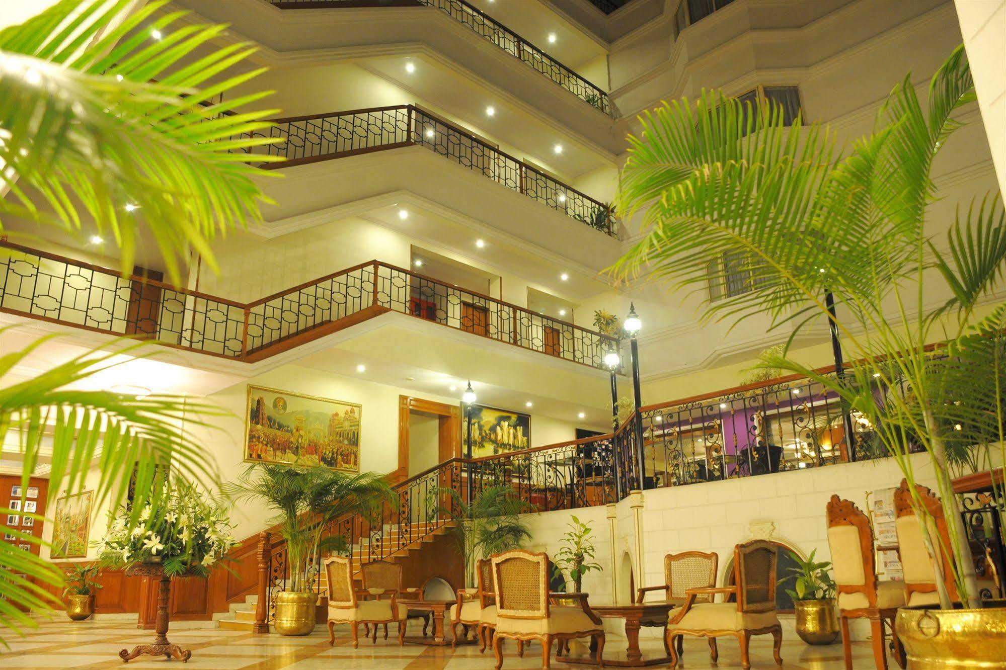 นลปัท โฮเทล บังกาลอร์ อินเตอร์เนชั่นแนล - บริหารงานโดยโอลีฟ Hotel ภายนอก รูปภาพ